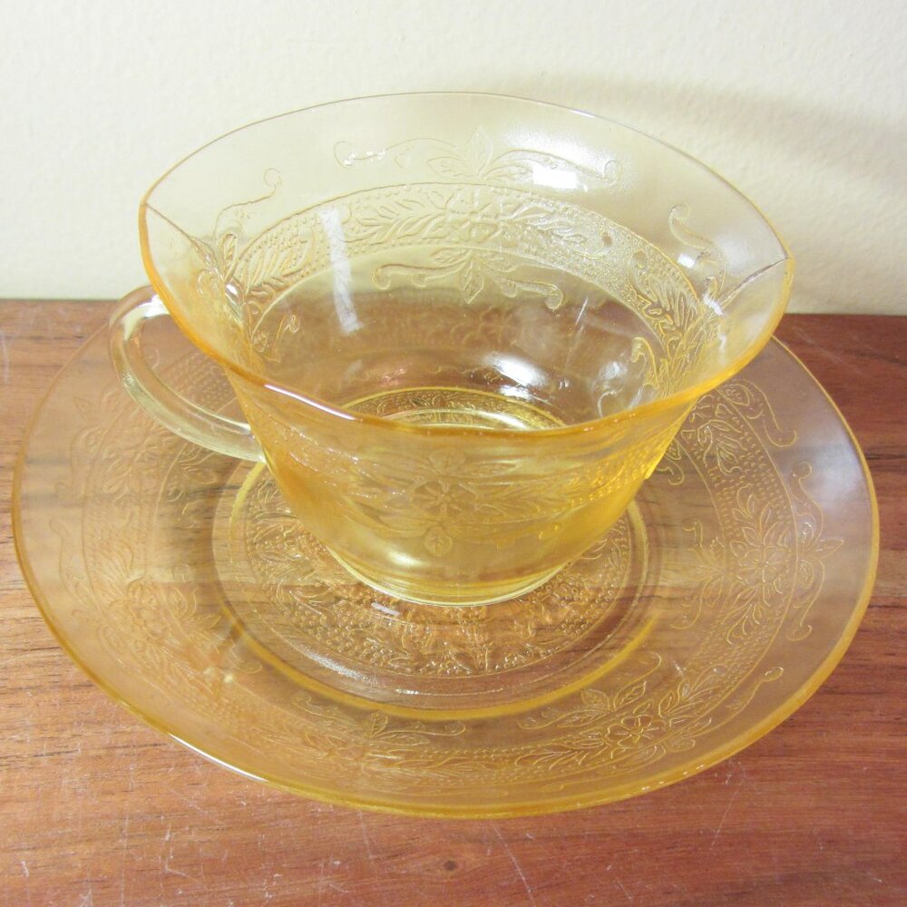 amber yellow glass 8 oz teacup & saucer vintage macbeth evans (W4607)